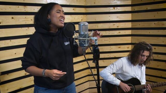 SLOWJAMIFY SESSIONS: Kimberley Janice covert Chris Brown - Grass Ain't Greener