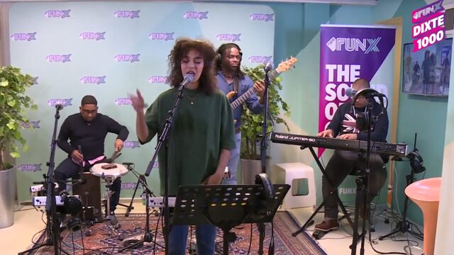 Rochelle covert 'Bitch Better Have My Money' van Rihanna