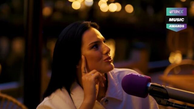 Henkie T, Frenna, Yade Lauren, Numidia en Famke Louise worden verrast door Défano en Ouassima