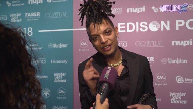 Ronnie Flex wint twee Edison Pop Awards en kondigt track met Famke Louise aan