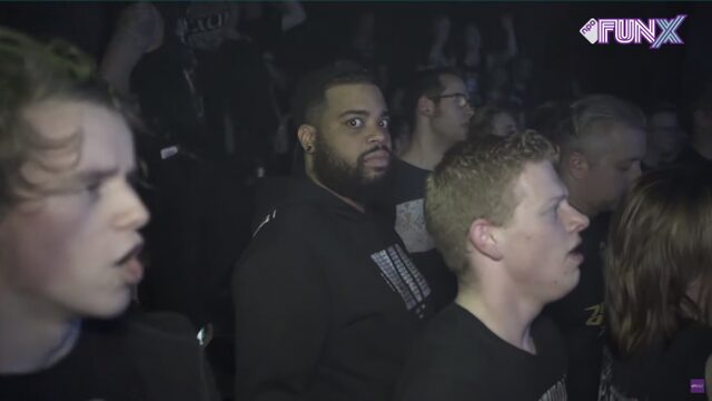 Nixon Pakt Een Fissa: duivels doen op een metal party!