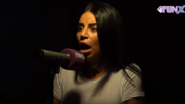 Gestreste Selma Omari wordt leip tijdens 'De DiXte confessions'