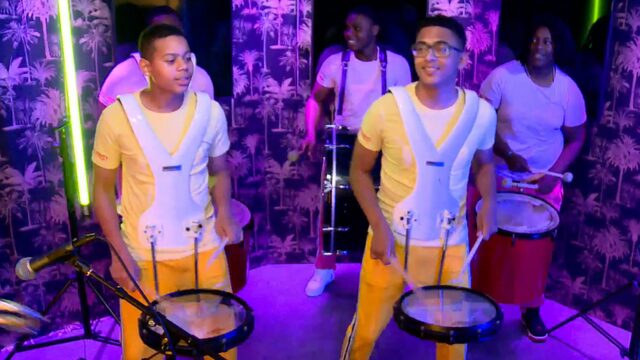 Brassband Ritmo Percussion brengt Zomercarnaval naar de FunX-studio