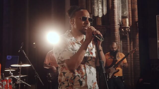 Ir-Sais en band performen 'Chaka' en 'Dreamgirl' tijdens de FunX Music Awards