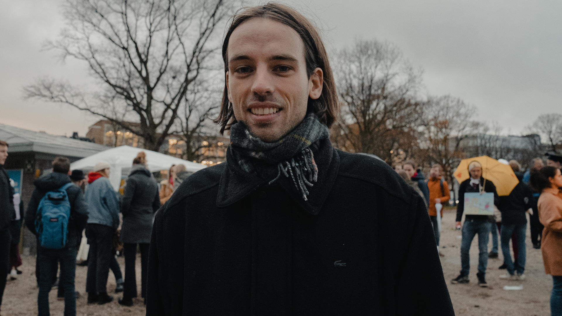 Titus bij het protest tegen het coronatoegangsbewijs in het hoger onderwijs