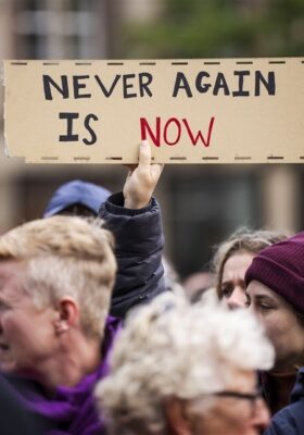 Niet in mijn naam, maar wél in die van onze regering