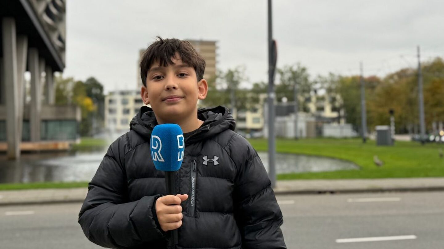 Van straatinterviews in de buurt naar werken met Supergaande: de 11-jarige Aras doet het allemaal