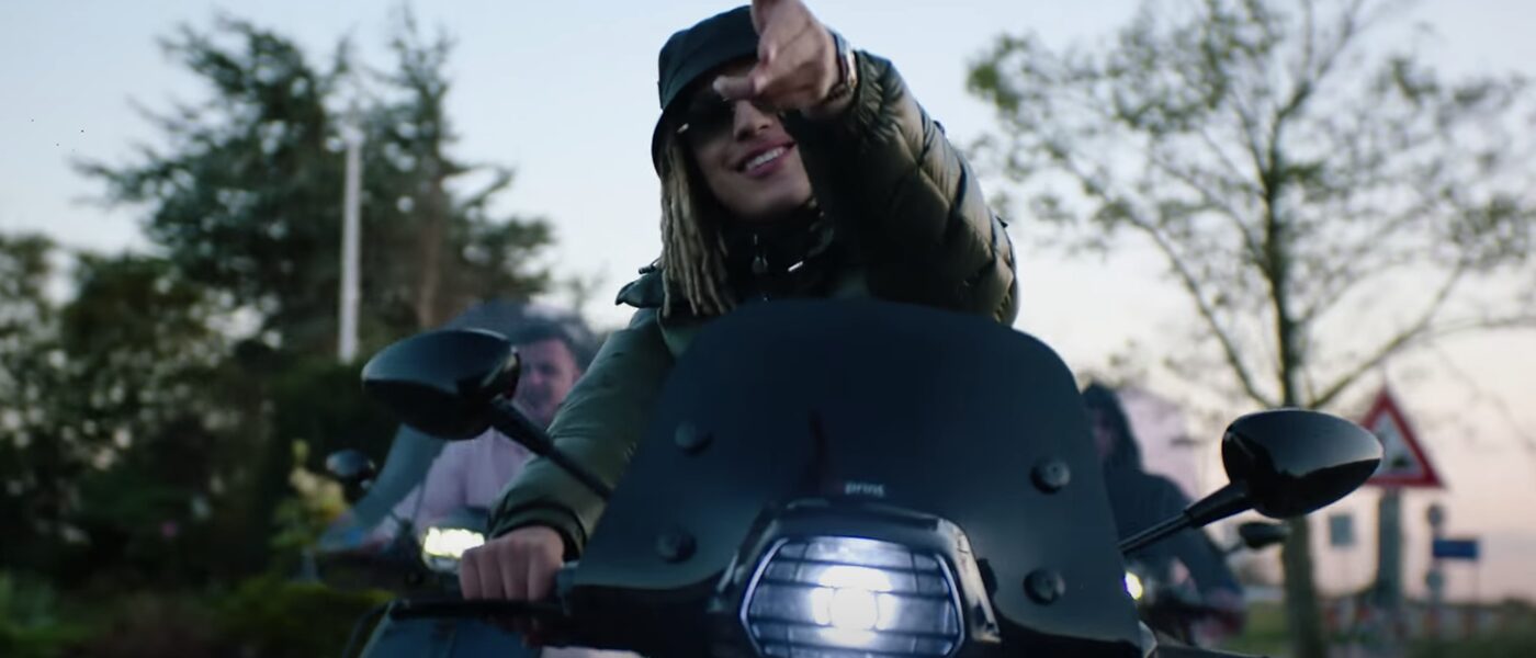 Yssi SB zet videoclip 'Scooter' online - FunX.nl