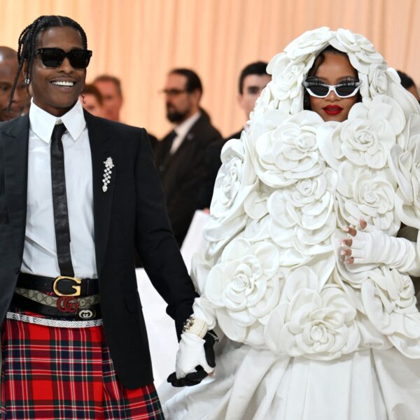 Rihanna, A$AP Rocky, Cardi B (en meer) stelen de show met hun outfits bij Met Gala