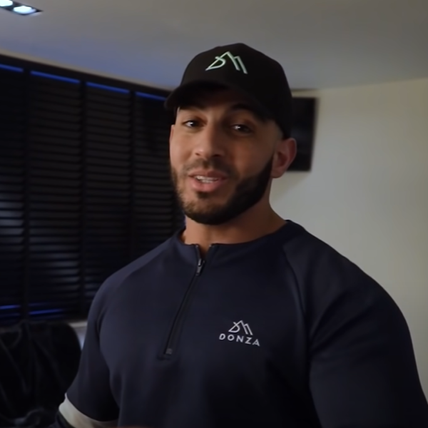 Waarom wordt alleen Mo Bicep op vingers getikt vanwege nepvolgers?