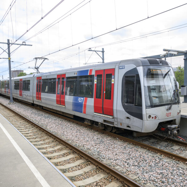 Twee meisjes (12 en 14) aangehouden voor mishandeling in Rotterdamse metro