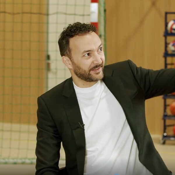 Nasrdin Dchar uit ongenoegen over onderscheid vluchtelingen: "Dit is misselijkmakend"