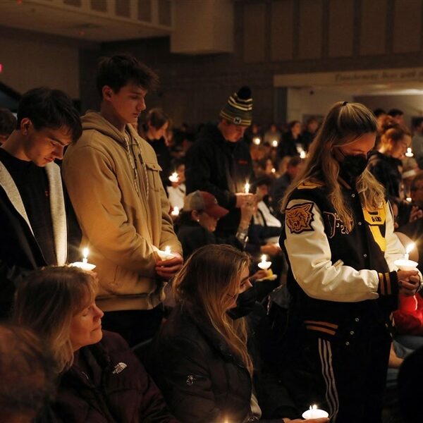 3 doden en 8 gewonden bij school shooting in de VS, jongen (15) opgepakt