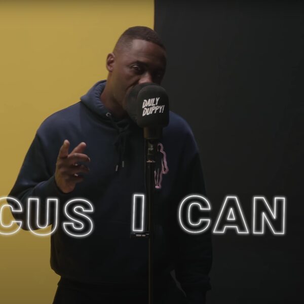 Idris Elba showt rapskills in Daily Duppy-sessie