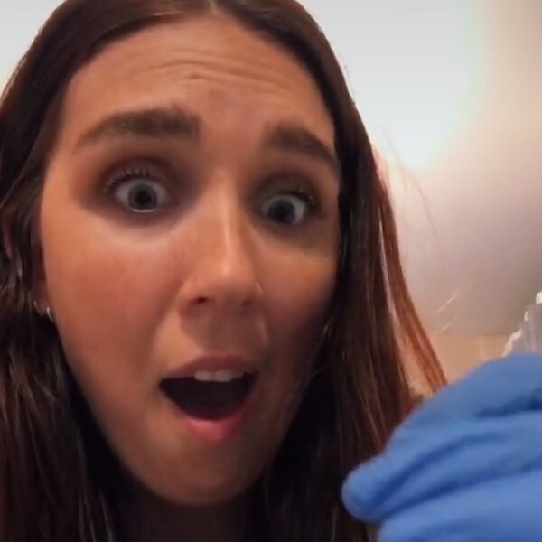 Opvallende TikTok-trend: vrouwen trekken hun eigen spiraaltje eruit