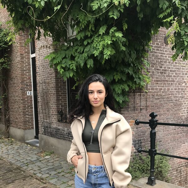 Sofia (20) liep coronabesmetting op voor herstelbewijs: "Heb nog twijfels over vaccin"