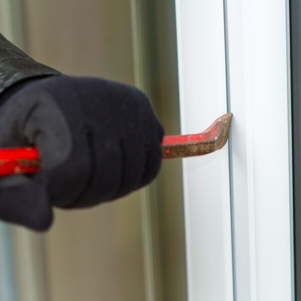 Inbreker chilt met hapje en drankje in eetcafé, wordt even later opgepakt
