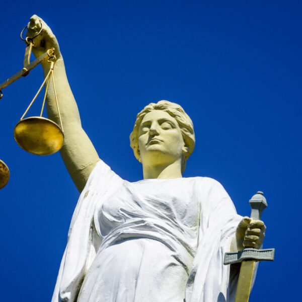 Man heeft zijn vrouw mogelijk gewurgd omdat ze wilde scheiden: 15 jaar cel en tbs geëist