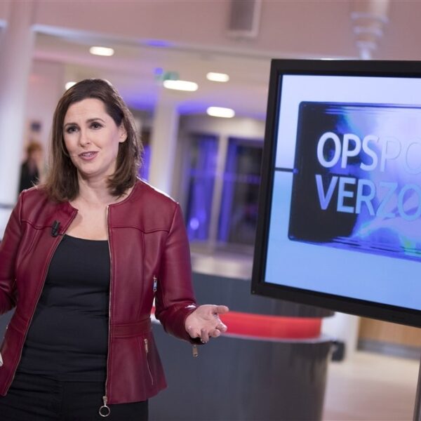 Vrouw ziet haar man bij Opsporing Verzocht en geeft hem aan bij de politie