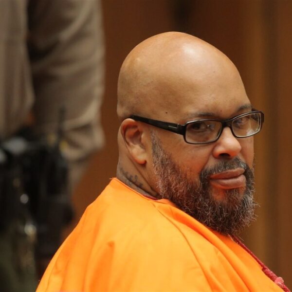 Suge Knight deelt op X dat hij weet wie Tupac heeft vermoord: "Dit mannetje is verantwoordelijk"