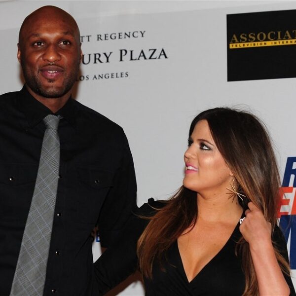 Khloé Kardashian blikt terug op huwelijk Lamar Odom: "Smeekte hem om leven op te pakken"
