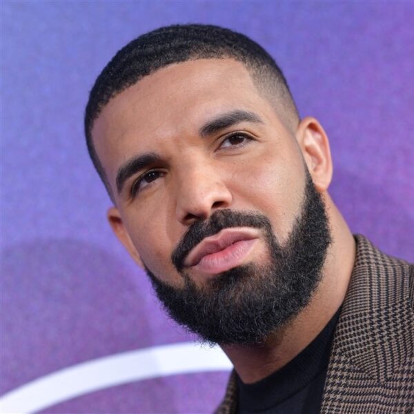 Drake lijkt platencontract ter waarde van half miljard dollar te bevestigen op nieuw album