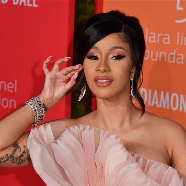 YouTuber moet Cardi B 1,25 miljoen dollar betalen voor smaad en laster