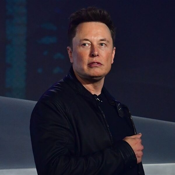 Elon Musk claimt dat waarde Twitter is gehalveerd sinds hij eigenaar is