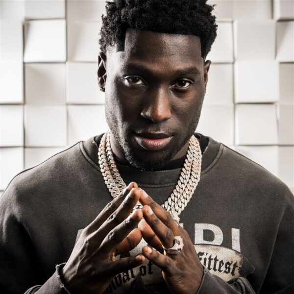 Groot nieuws: Frenna kondigt zijn grootste soloconcert ooit aan in Ziggo Dome