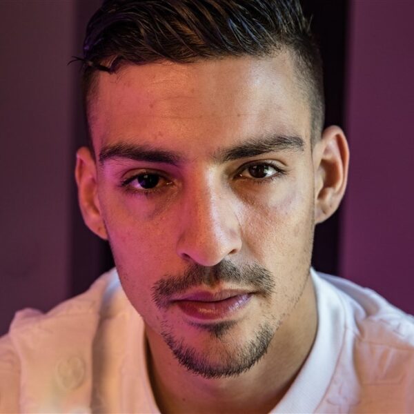 Boef koopt duizend euro aan watermeloenbandjes van tienjarige Sarah