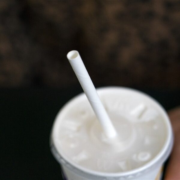 Man bestelt milkshake en krijgt in plaats daarvan een beker vol warme urine