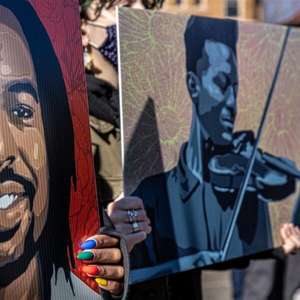 Agent in VS vrijgesproken van dodelijke arrestatie van zwarte man Elijah McClain