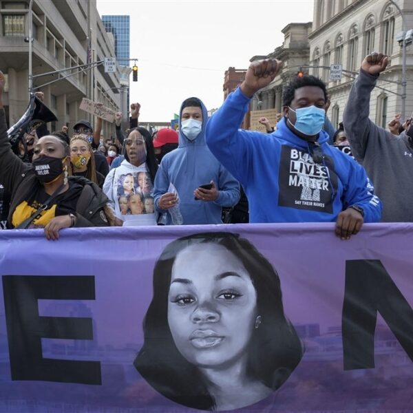 Politieagent schuldig bevonden in zaak waarbij Breonna Taylor dood werd geschoten