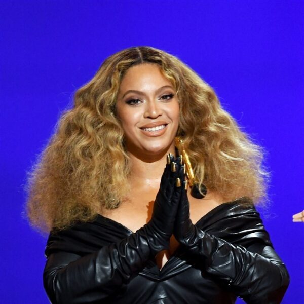 Dit is waarom Beyoncés naam gespeld staat als 'Beyincé' op haar nieuwe album