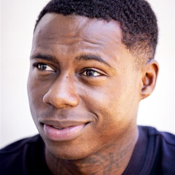 Quincy Promes laat vanuit Dubai van zich horen op nieuwe track: “Blokken net tetris”