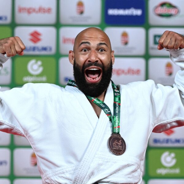 Judoka Roy Meyer werkt winkeldief naar de grond in centrum Rotterdam
