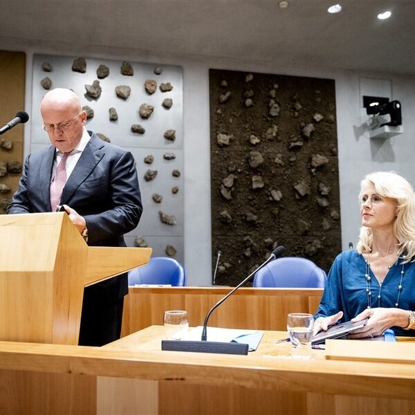 Rutte ontslaat staatssecretaris Mona Keijzer om kritiek op coronapas