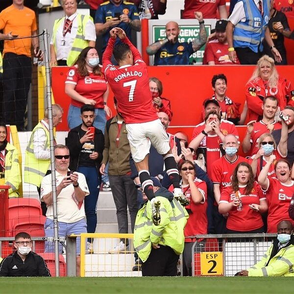 Cristiano Ronaldo scoort meteen twee keer bij terugkeer in Manchester