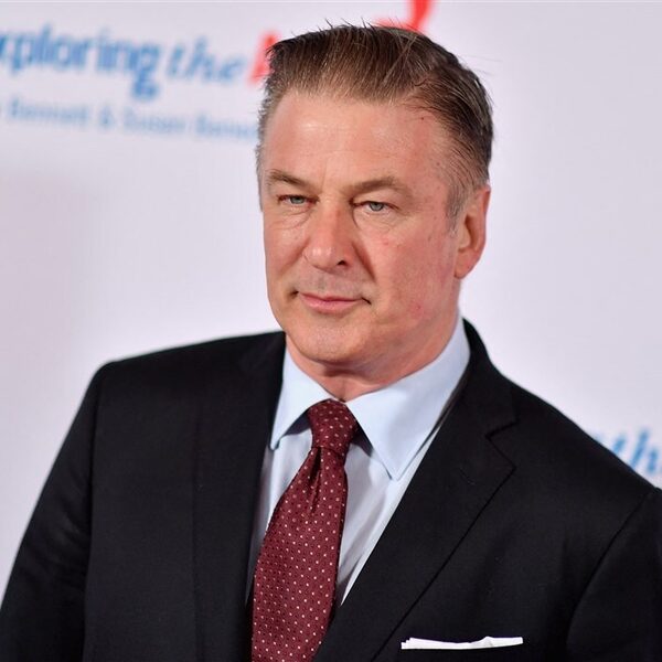 Acteur Alec Baldwin schiet per ongeluk cameravrouw dood op filmset