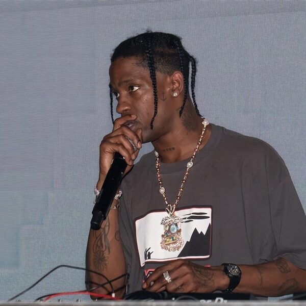 Familie van slachtoffer Astroworld-ramp wijst Travis Scotts aanbod om begrafeniskosten te betalen af