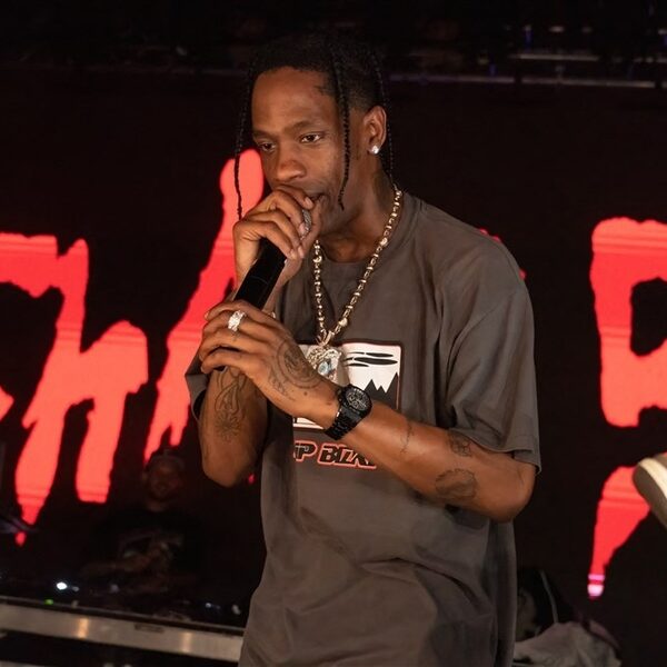 Travis Scott treedt voor het eerst op na Astroworld-drama