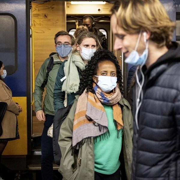 Kabinet schaft laatste verplichte coronaregels ook af