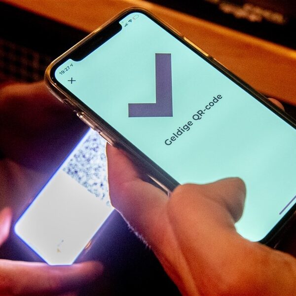 'Coronapas wordt verplicht in sportscholen, mondkapjesplicht keert terug'