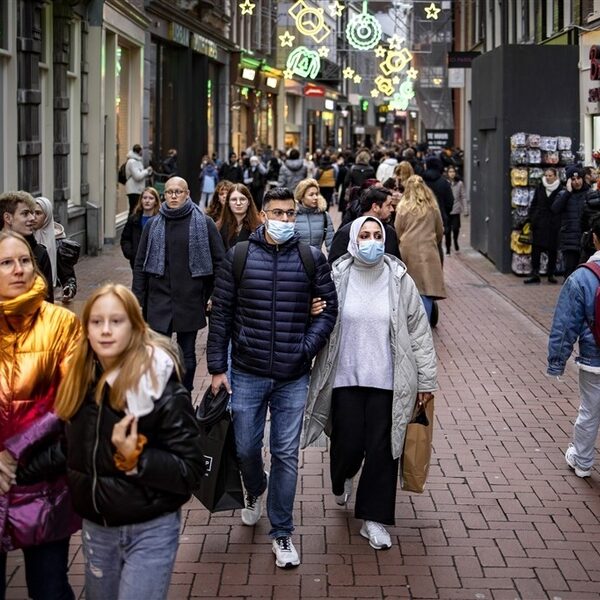 OMT wil dat medische mondkapjes op meer plekken worden gedragen