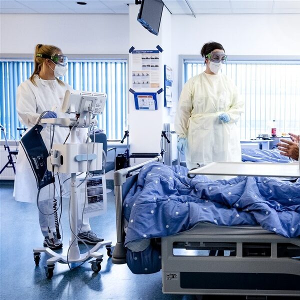 RIVM meldt hoogst aantal coronabesmettingen sinds begin coronacrisis