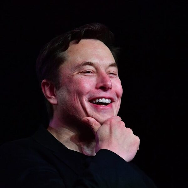 Tesla begint in 2024 met massaproductie van zelfrijdende robottaxi