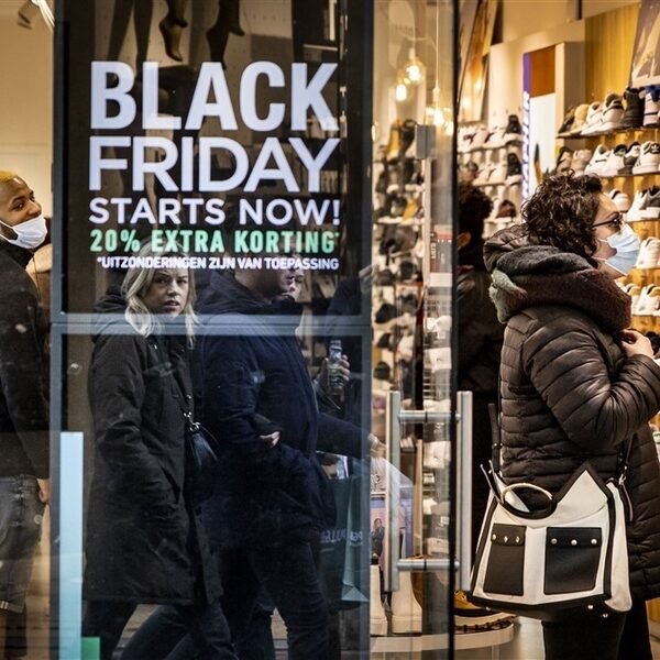 OMT adviseert om horeca en niet-essentiële winkels om 17:00 uur te sluiten