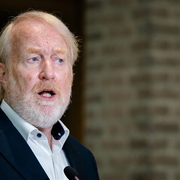 RIVM vindt het "echt te vroeg" om corona een griep te noemen