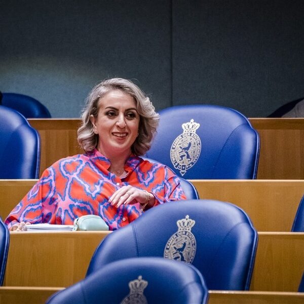 Volt zet Nilüfer Gündogan uit Kamerfractie na meldingen ongewenst gedrag