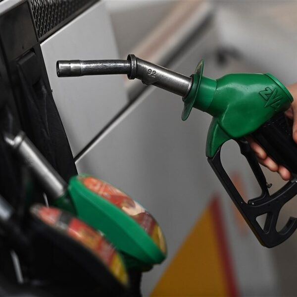 Olie- en gasprijzen flink gestegen na Russische invasie in Oekraïne